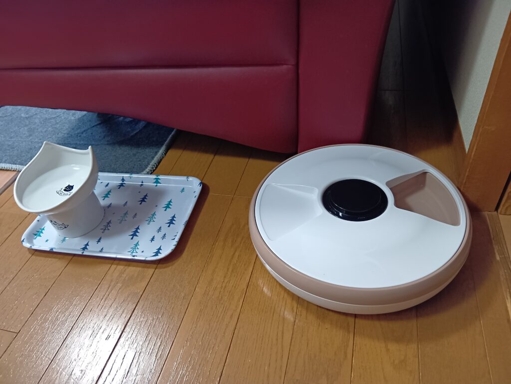 愛猫てん利用の自動給餌器の写真