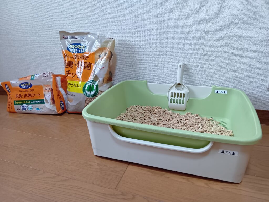 我が家で使用中の猫砂とトイレの写真
